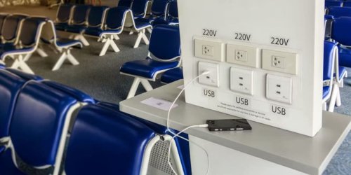 Lieber das eigene Gerät nutzen: Hacking-Gefahr : FBI warnt Passagiere vor diesen Ladestationen an Flughäfen