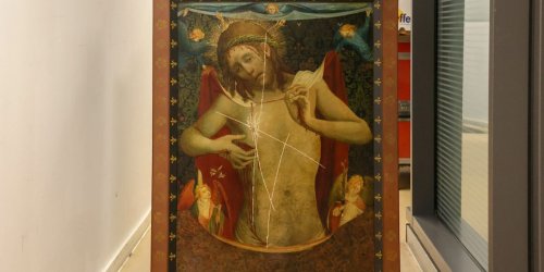 Küster fassungslos: Jahrhundertealte Gemälde in Hamburger Kirchen zerstört - „Wer macht sowas?“