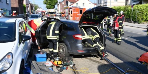 Feuerwehr Dortmund: FW-DO: PKW kollidiert mit Stadtbahn