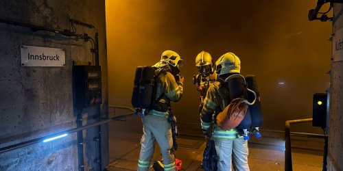 Tirol: Brand in Bahntunnel: Campingbus-Dach war wohl Auslöser