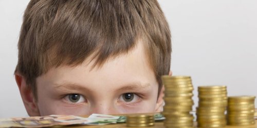 Nach Tarifeinigung: Beamte könnten zukünftig 2000 Euro Kindergeld bekommen - im Monat