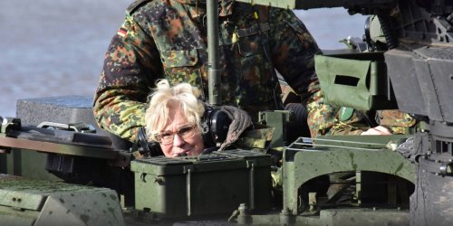 Die FOCUS-Kolumne von Jan Fleischhauer: Problemfall Christine Lambrecht: Wenn Pazifisten in den Panzer steigen
