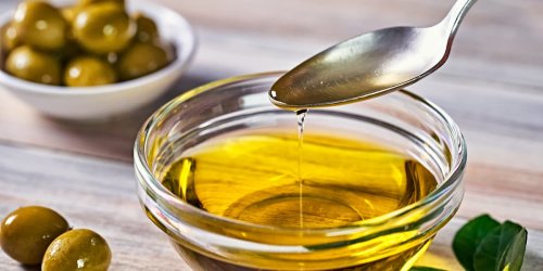 Mediterrane Ernährung: Das passiert im Körper, wenn Sie morgens Olivenöl trinken