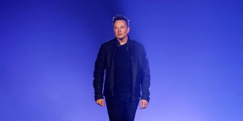 „Optimus“: Tesla-Chef Musk führt gehenden Roboter-Prototypen vor