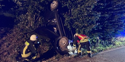 Feuerwehr Hattingen: FW-EN: PKW überschlägt sich - ein Verletzter