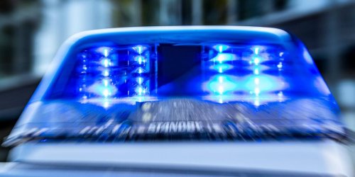 Attacke in Brandenburg: Axt-Attacke in Zug in Brandenburg - 17-Jährige schwer verletzt