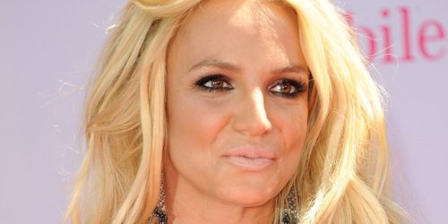 "Keine Sorge": Auch noch mit Messern: Britney Spears verstört erneut mit Tanzeinlage