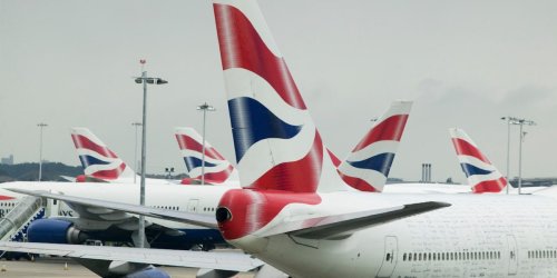 British Airways: Pilot schnupft Koks von blanken Brüsten kurz vor Abflug - Airline reagiert