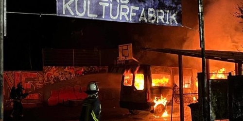 FULDA: Nach Brandserie in der Domstadt: Tatverdächtige (51) schweigt weiter