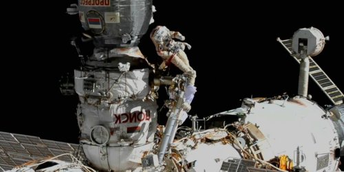 Minisatelliten ins All gebracht: Geschichte geschrieben: Europäerin absolviert Weltraumspaziergang auf der ISS