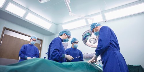 Der beste Zeitpunkt: Forscher warnen vor „Freitagseffekt“ bei Operationen – was dahintersteckt