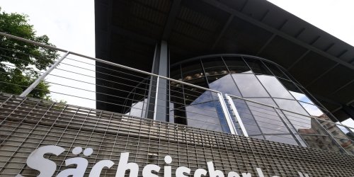 Regierung: Landtag: Debatte über Wohnungspolitik und Bürgerbeteiligung
