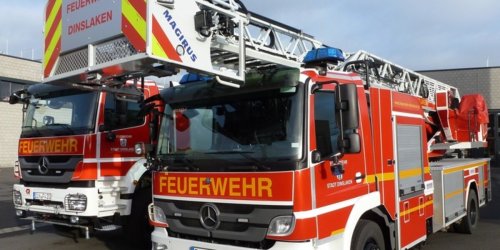 Feuerwehr Dinslaken: FW Dinslaken: PKW-Brand