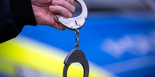 Reporter von von stern und RTL: Anschlagsplan mutmaßlicher rechter Jugend-Terrorgruppe auf Flüchtlingsheim aufgedeckt
