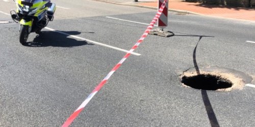 Polizei Mettmann: POL-ME: Fahrbahndecke eingestürzt - Panner Straße gesperrt - Velbert - 2205169