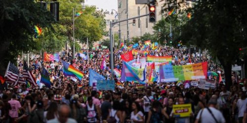 Rund 2000 Einsatzkräfte im Einsatz: Tausende Menschen gehen in Jerusalem bei Pride-Parade auf die Straße