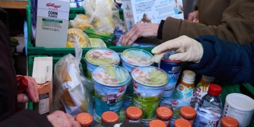 „Wer macht so etwas?“: Empörung in Thüringen: Ukrainer werfen Lebensmittel der Tafel in Mülleimer
