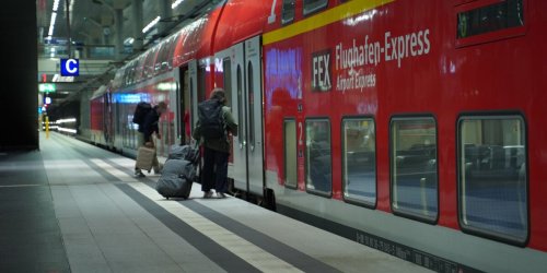 Bahnverkehr: Kein Flughafen-Express zwei Wochen lang