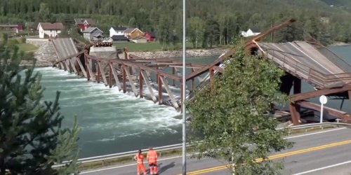 Rettung per Hubschrauber: Mit zwei Fahrzeugen darauf: Brücke in Norwegen eingestürzt