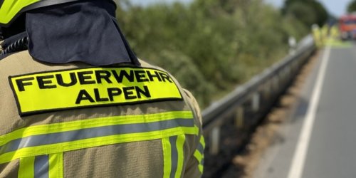 Freiwillige Feuerwehr Alpen: FW Alpen: Verkehrsunfall auf der A57