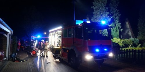 Feuerwehr Norderstedt: FW Norderstedt: Buschberger Weg - Feuer in einem Einfamilienhaus