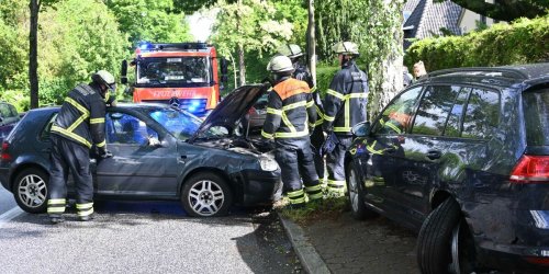 Aufs Handy geguckt? Autofahrer verursacht schweren Unfall in Hamburg