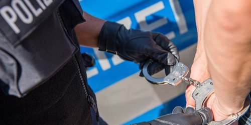 Bundespolizeidirektion Sankt Augustin: BPOL NRW: Bundespolizei verhaftet gleich mehrfach gesuchten Mann