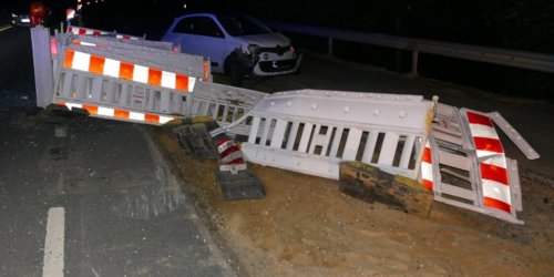 Polizeiinspektion Cuxhaven: POL-CUX: Hemmoor - Verkehrsunfall infolge Sekundenschlafs