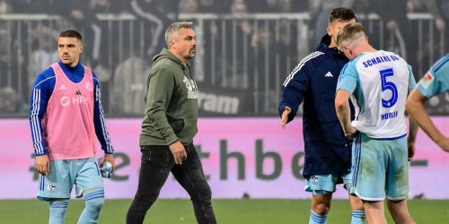 Nach Pleite gegen St. Pauli: Schalke-Star wettert im TV offen gegen Trainer - und wird bestraft