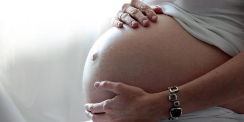 Hämorrhoiden, Nebenwirkung, Reizdarm: Ärzte ignorierten lange Beschwerden von Schwangerer - dabei hat sie Krebs im Endstadium