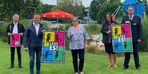Polizeiinspektion Emsland/Grafschaft Bentheim: POL-EL: Nordhorn/Uelsen/Emlichheim - Kampagne "LassEs!" gegen Belästigungen in Schwimmbädern Gleichstellungsbeauftragte der Stadt Nordhorn und Kriminalprävention der Polizei präsentieren gemeinsame Aktion