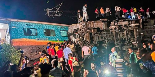 Drama in Indien: Mindestens 50 Tote und mehr als 500 Verletzte bei Zugunglück
