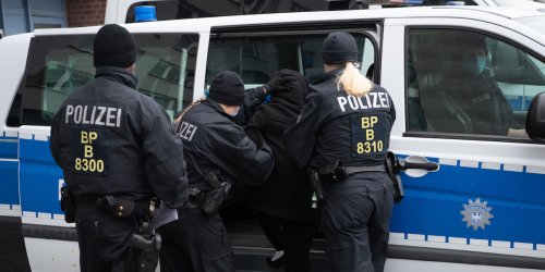 Schwere Straftäter aus dem Ausland: Am Beispiel einer Gemeinde zeigt sich Deutschlands Abschiebe-Problem