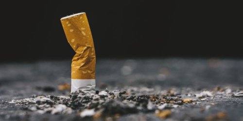 Zweites Leben für Zigarettenstummel: Firma stopft sie in die Hauswand