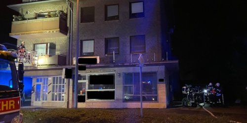 Feuerwehr Dinslaken: FW Dinslaken: Feuer Person in Gefahr