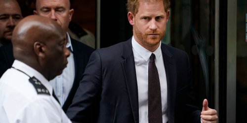 „Verletzend, gemein und grausam“: Prinz Harry spricht offen über Gerüchte, Charles sei nicht sein Vater