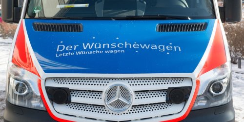 Soziales: Staatskanzlei übergibt Spende für den Wünschewagen Sachsen