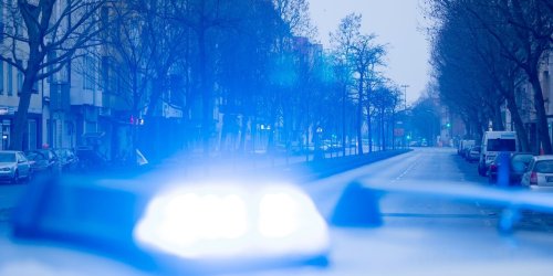 Pinneberg: Mann flieht vor Festnahme: Zwei Polizisten angefahren