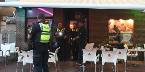 Razzia in Hamburger Café – Polizei macht Entdeckung im Keller