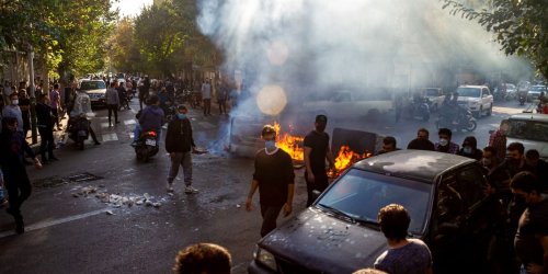 Erklärung des Generalstaatsanwaltes: Iranische Sittenpolizei aufgelöst - Kritiker reagieren verhalten