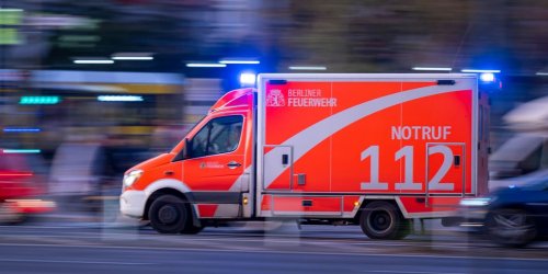 Vekehr: Unfall in Reinickendorf: Zwei Frauen in Lebensgefahr