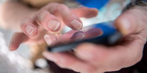 Betrug: Seniorin fällt auf Betrüger aus Zeitungsannonce herein