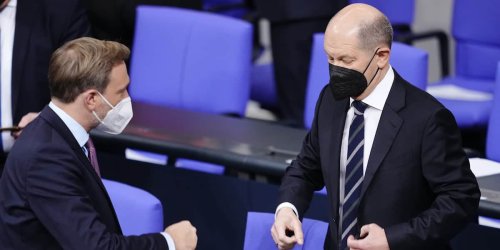 Diäten steigen: Sattes Gehaltsplus im Bundestag: Scholz verdient jetzt mehr als 30.000 Euro