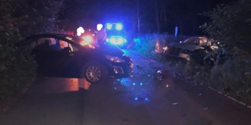Polizei Duisburg: POL-DU: Frontalzusammenstoß mit eingeklemmter und schwer verletzter Person