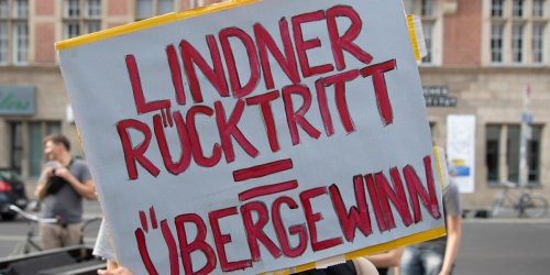 Berlin: Demonstranten fordern Lindner-Rücktritt vor FDP-Zentrale
