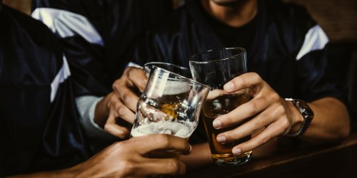 Wann ist es eine Sucht?: Mit zwei einfachen Fragen erkennen Sie alkoholkranke Menschen