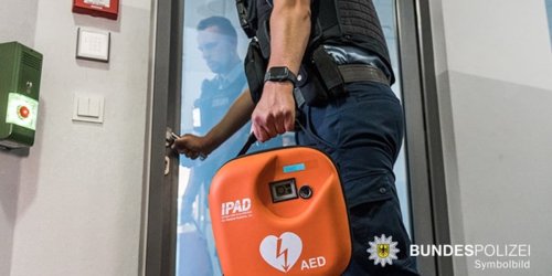 Bundespolizeidirektion München: Bundespolizeidirektion München: Bundespolizisten reanimieren am Gleis / 57-Jähriger mit Herzstillstand gerettet