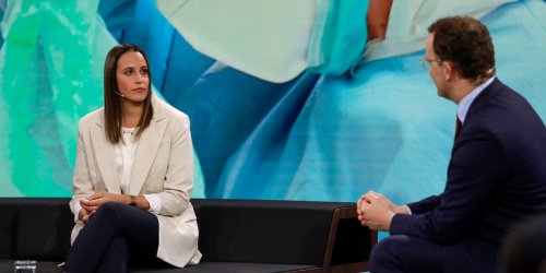 TV-Kolumne „Zervakis & Opdenhövel. Live“: Als Jens Spahn seine Reform feiert, reicht es Pflegerin: "Das ist nicht die Realität"