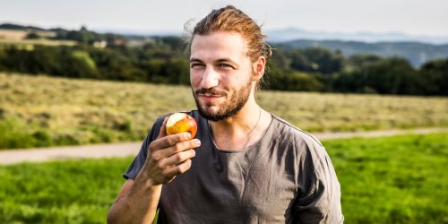 Richtig gut für den Darm: Das passiert im Körper, wenn Sie jeden Tag einen Apfel essen