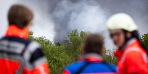 Brand: Entwarnung: Keine Lebensgefahr mehr nach Explosionen